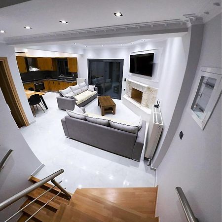Kontis' Deluxe Furnished Apartment Loutráki Zewnętrze zdjęcie