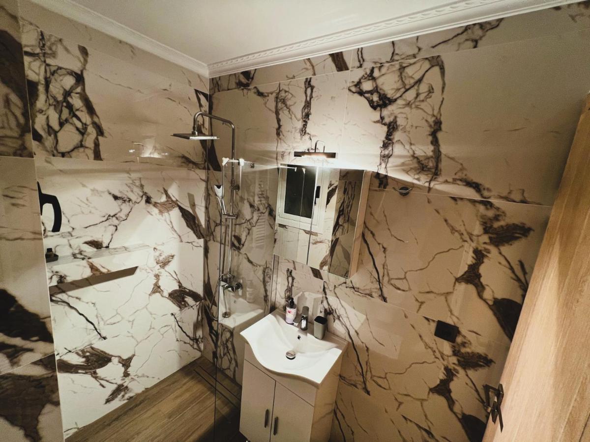 Kontis' Deluxe Furnished Apartment Loutráki Zewnętrze zdjęcie