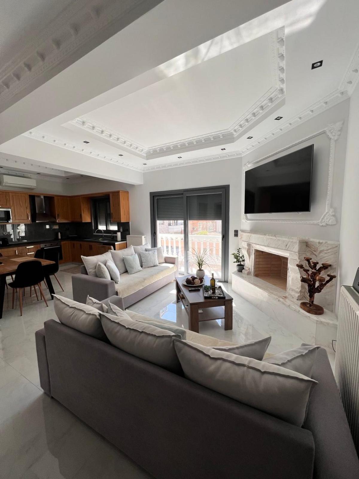 Kontis' Deluxe Furnished Apartment Loutráki Zewnętrze zdjęcie