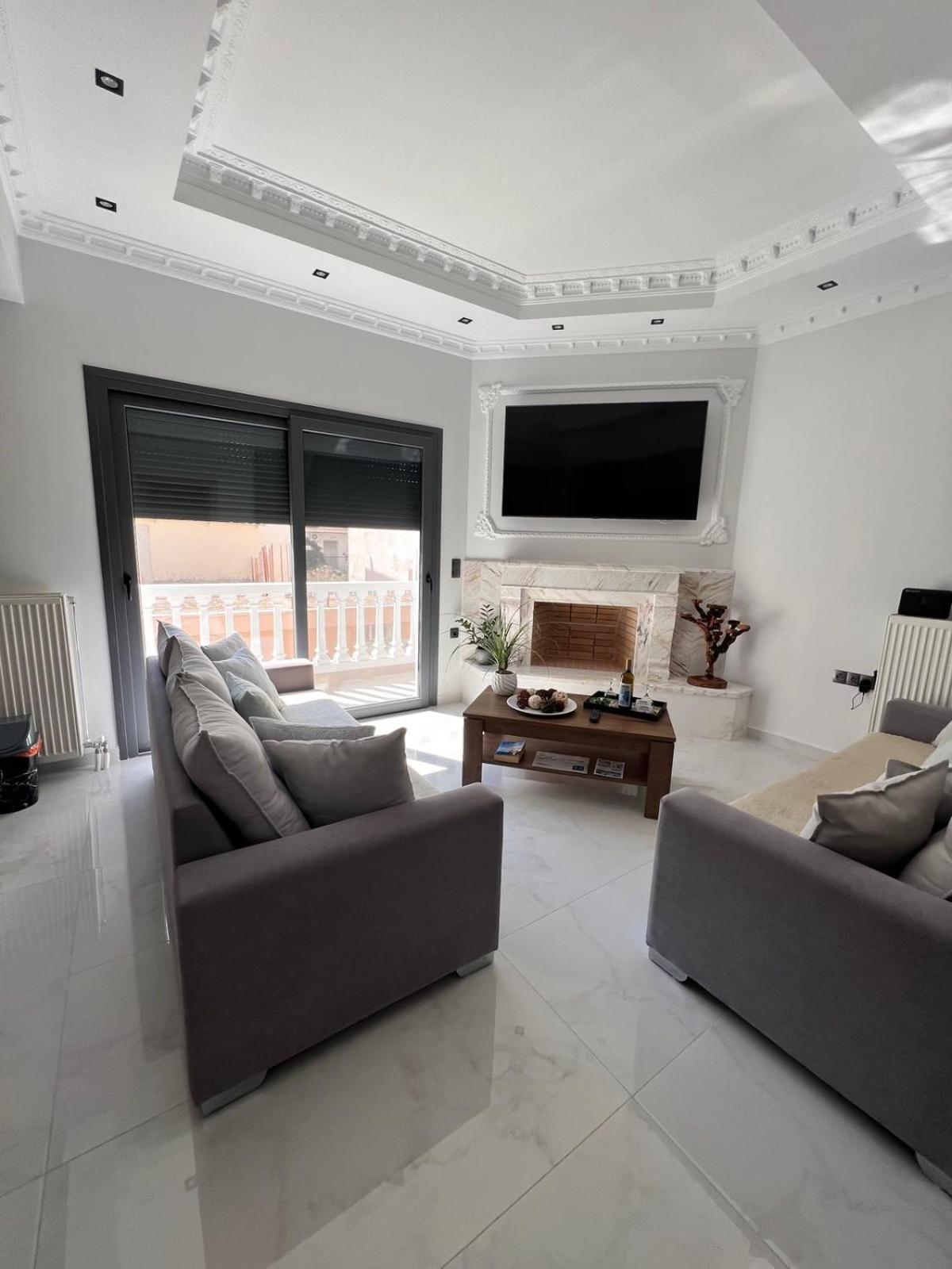 Kontis' Deluxe Furnished Apartment Loutráki Zewnętrze zdjęcie