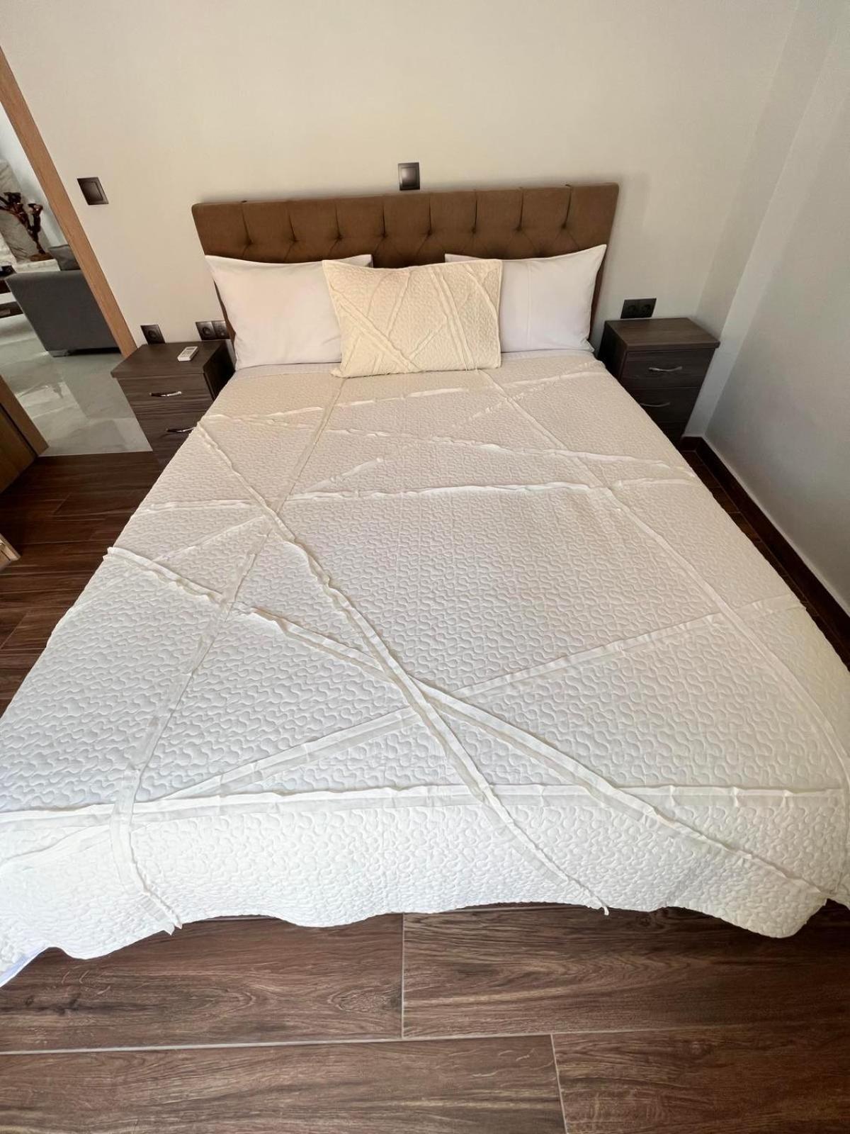 Kontis' Deluxe Furnished Apartment Loutráki Zewnętrze zdjęcie