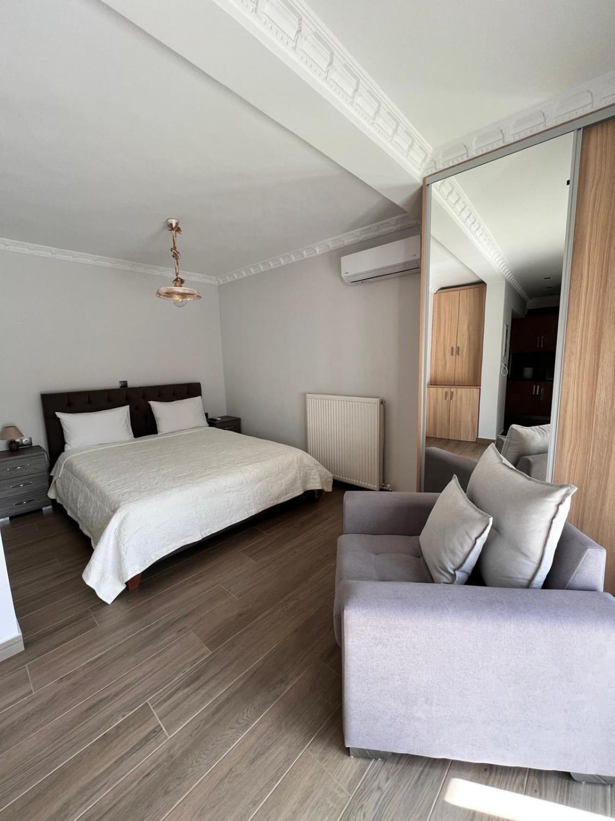 Kontis' Deluxe Furnished Apartment Loutráki Zewnętrze zdjęcie
