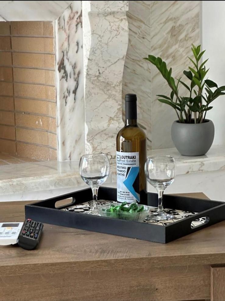 Kontis' Deluxe Furnished Apartment Loutráki Zewnętrze zdjęcie
