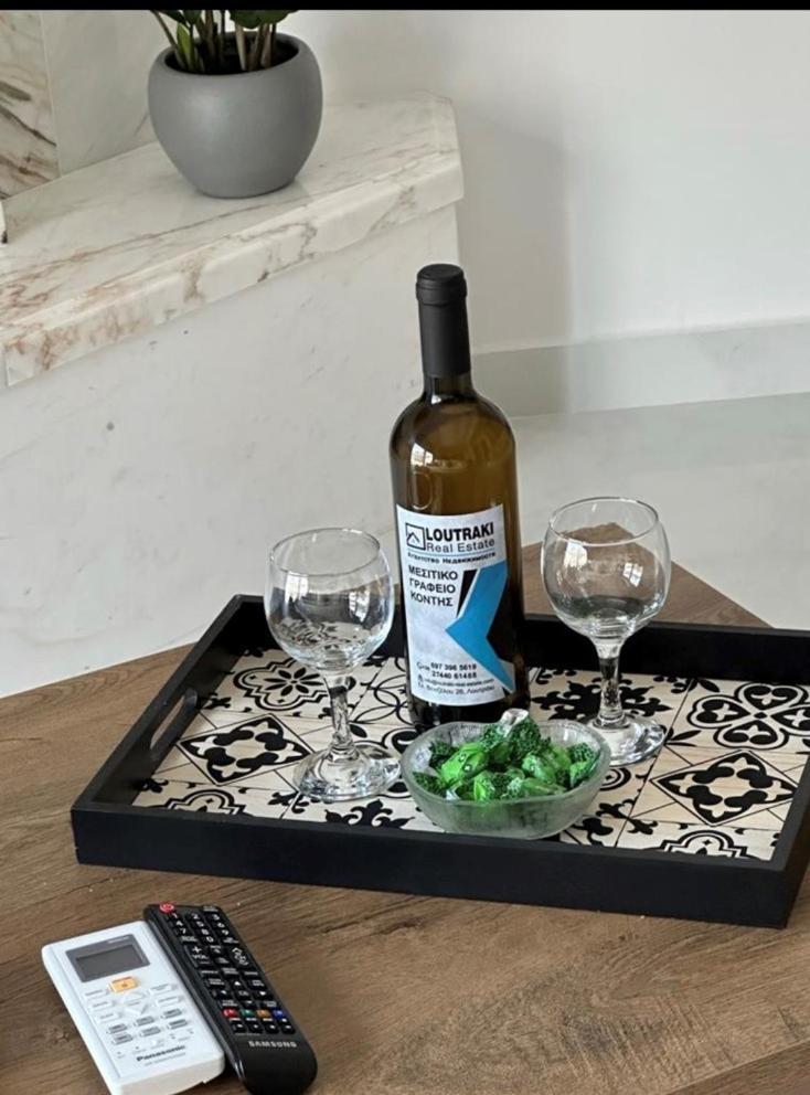 Kontis' Deluxe Furnished Apartment Loutráki Zewnętrze zdjęcie