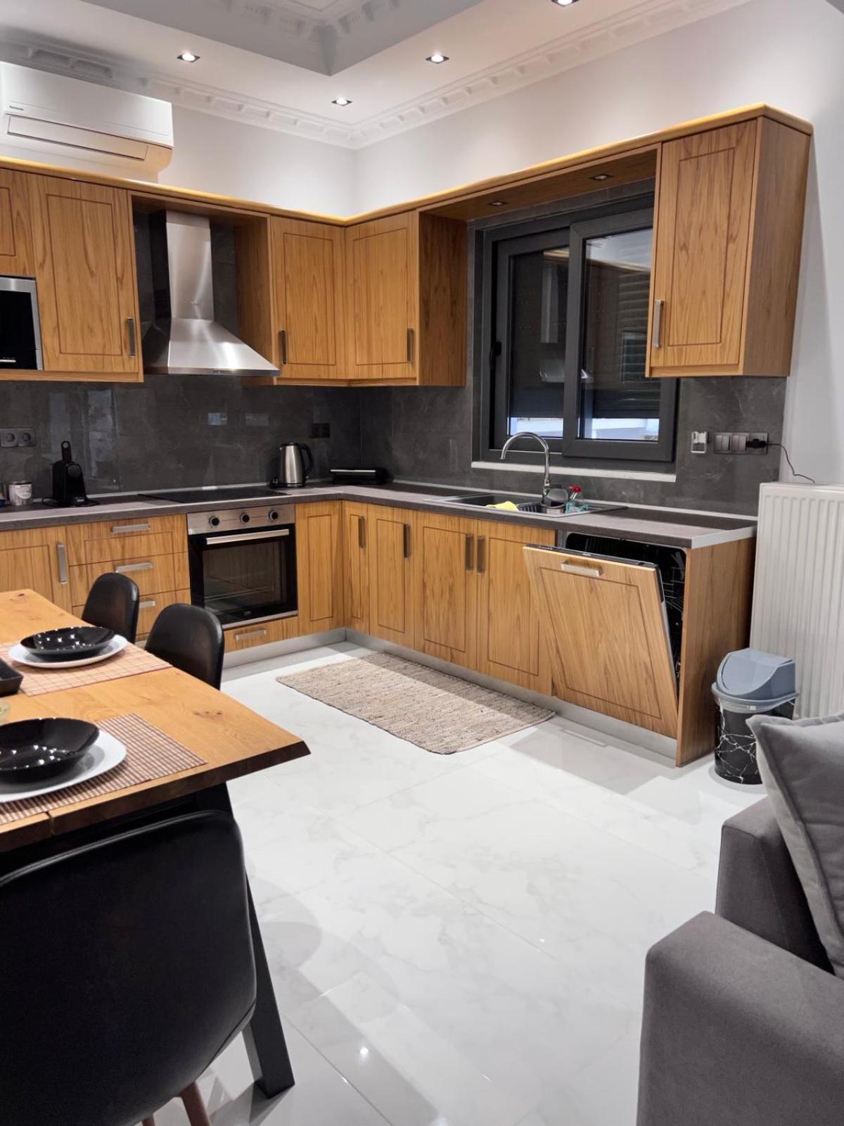 Kontis' Deluxe Furnished Apartment Loutráki Zewnętrze zdjęcie